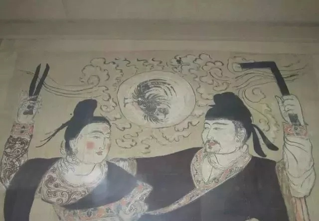 伏羲女娲图中,两人的手中各拿着曲尺和圆规,这有什么寓意?