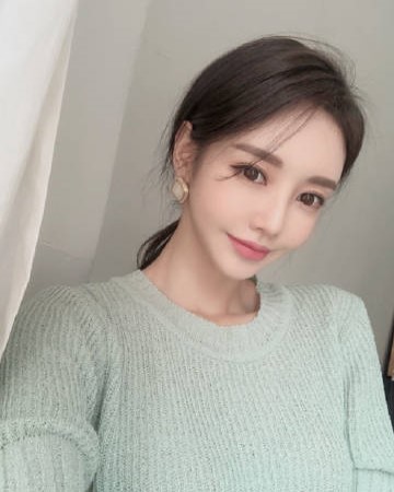 韩国美女孙允珠优雅与成熟总是无可挑剔甜美自拍