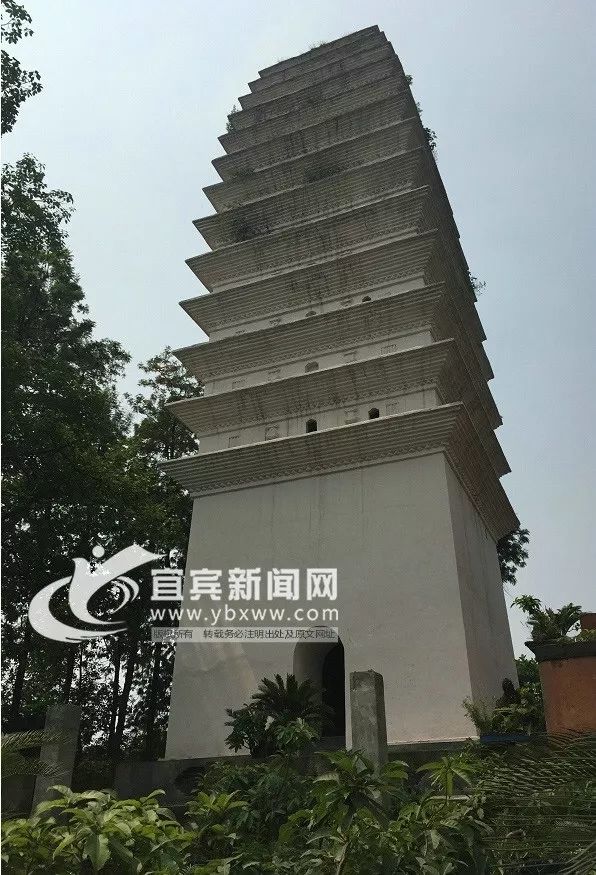 今天被统称为宜宾三塔东山白塔,七星山黑塔,旧州塔