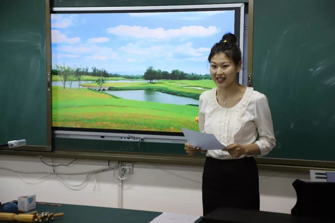 六月,是个百鸟齐鸣,鲜花竞相开放的季节;六月,是个和风细雨,放飞梦想