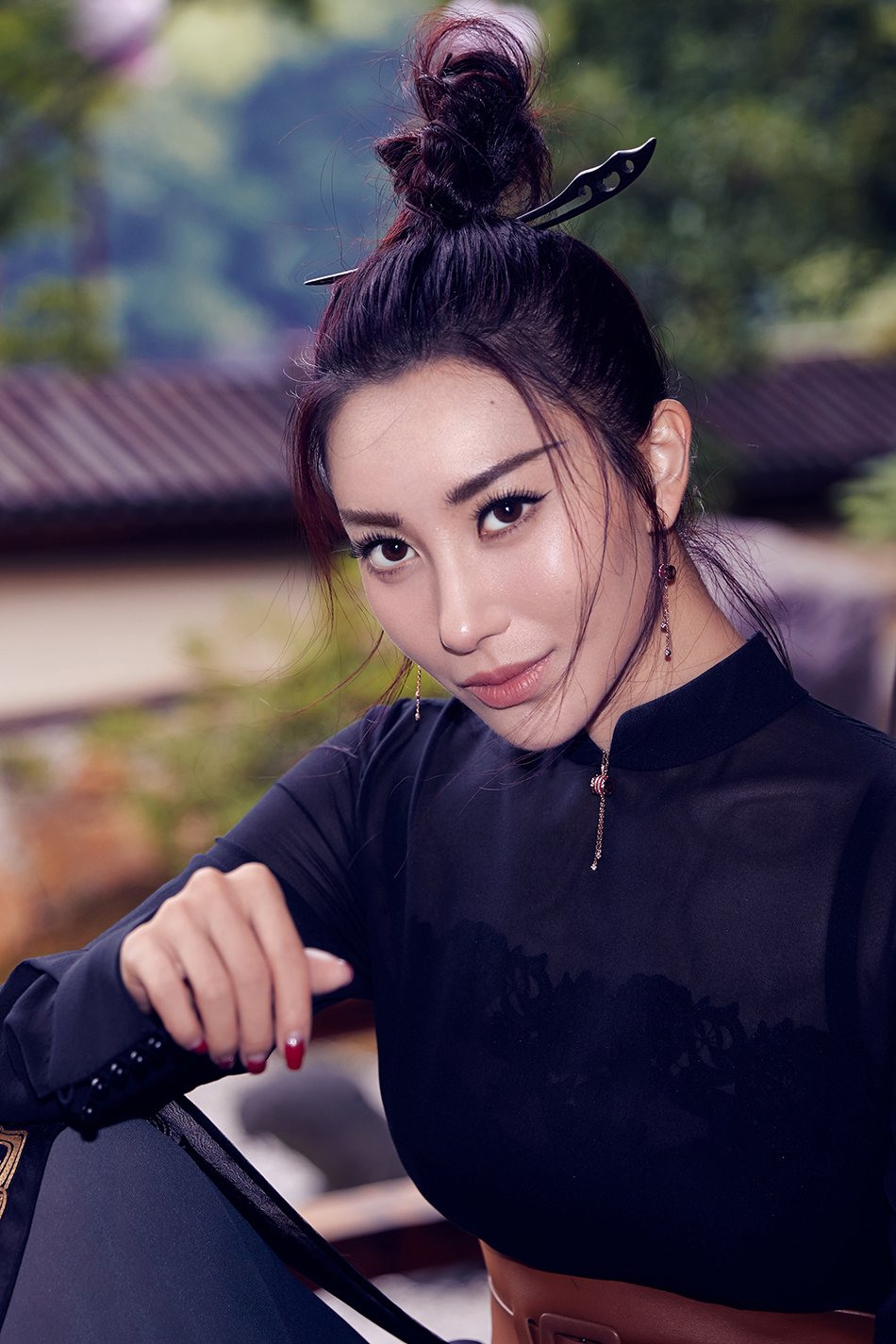 殷旭最新写真大片曝光 意境十足秒变"旭公子"