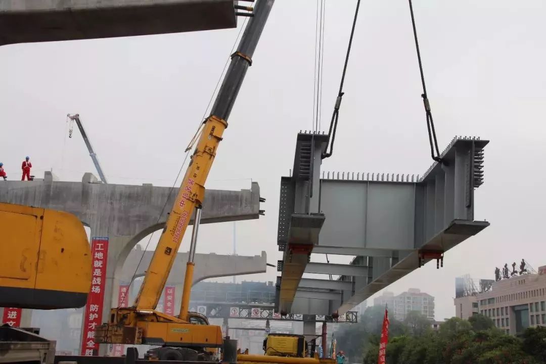 关注国内最长的钢板梁结构高架桥路泽太高架tj01标段完成钢板梁首架