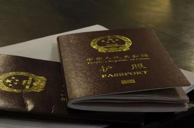 换新护照，旧护照上的有效签证怎么办？