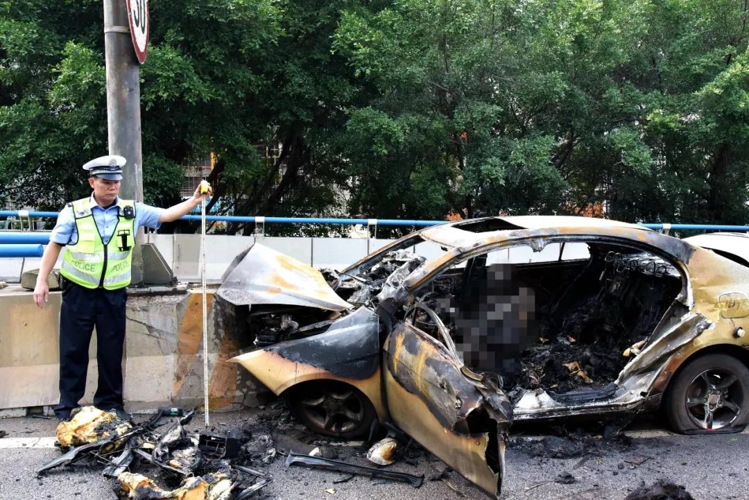 广西一男子出车祸不幸被烧身亡附监控视频