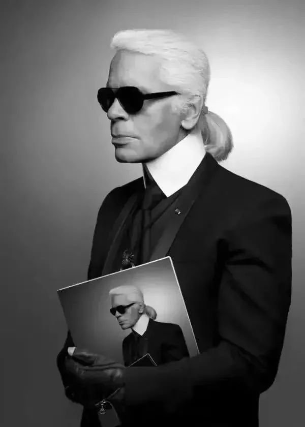 致敬世界顶级服装设计师巨星老佛爷karllagerfeld看他一生的时装秀场