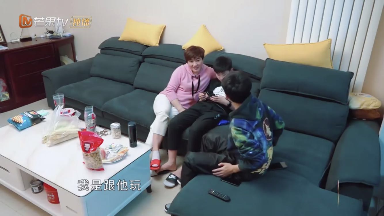 《变形计》中看似霸道的鲍嘉诚 却反映了广泛存在的"二胎"问题_父母