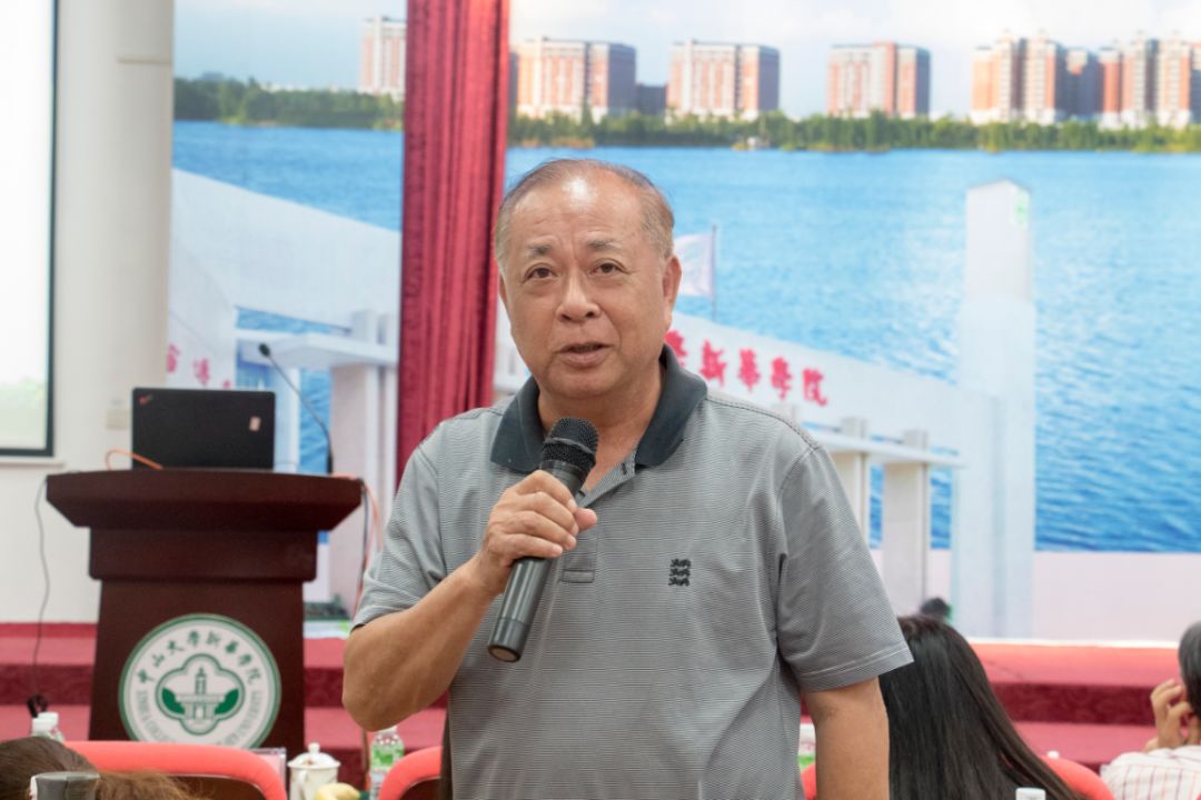 胡小平作大赛点评中山大学中文系教授胡传吉作大赛点评教学督导潘敬运