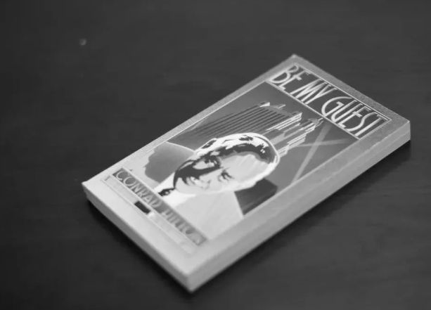 这句话被制成牌匾悬挂在每一家斯塔特勒酒店的大门旁