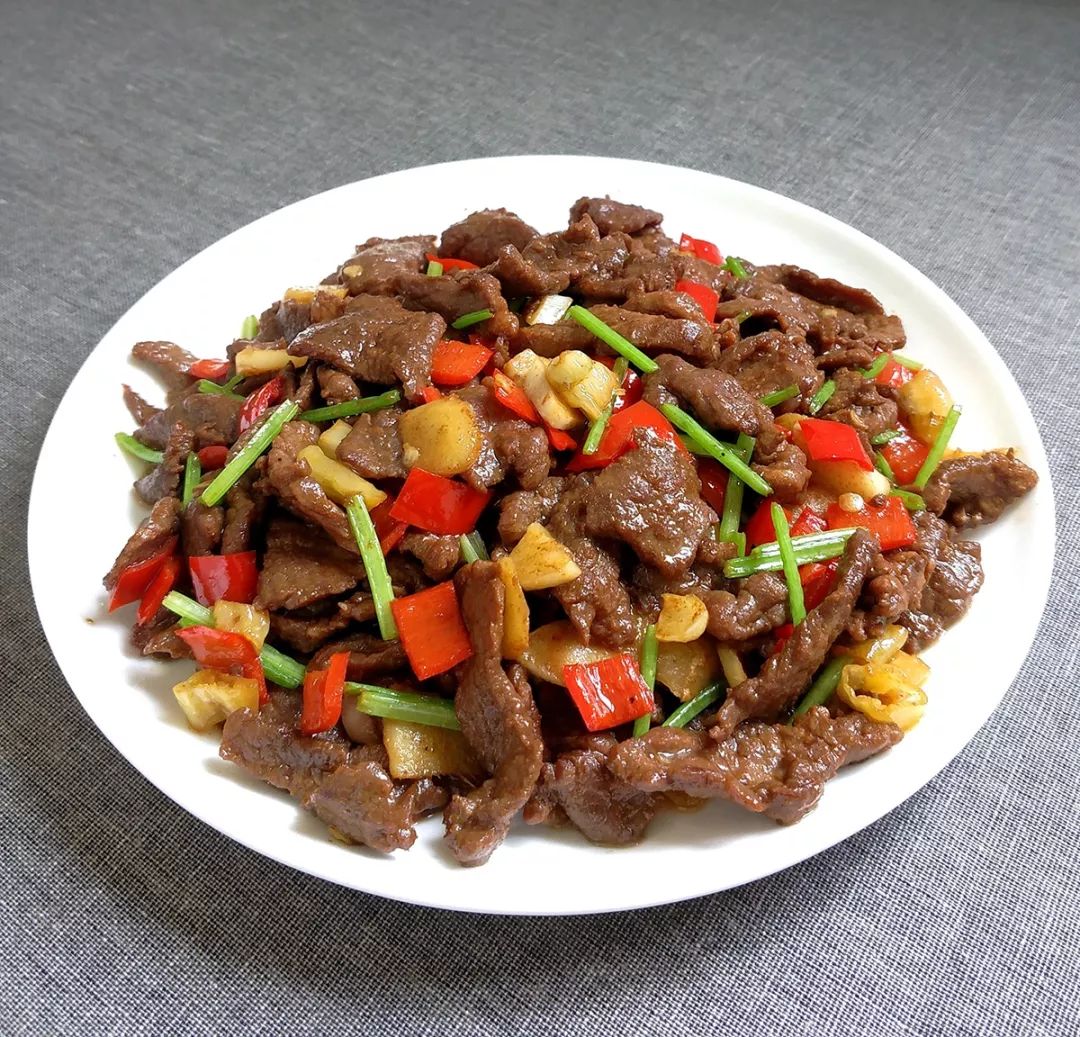 小炒牛肉:鲜香入味,口感嫩滑,非常下饭!