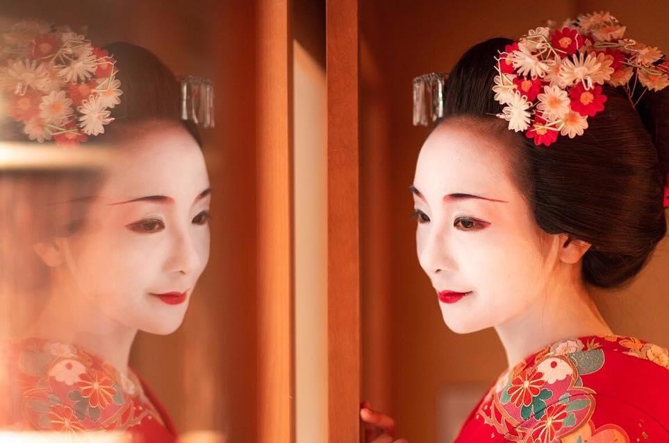 为什么日本艺伎的脸涂得那么白完原因后原来又是抄袭中国