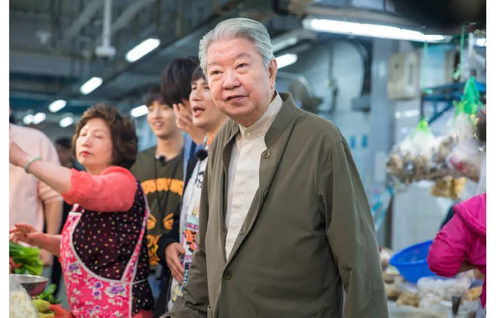 说到蔡澜,可能现在很多年轻人不知道他其实也是香港著名的电影监制