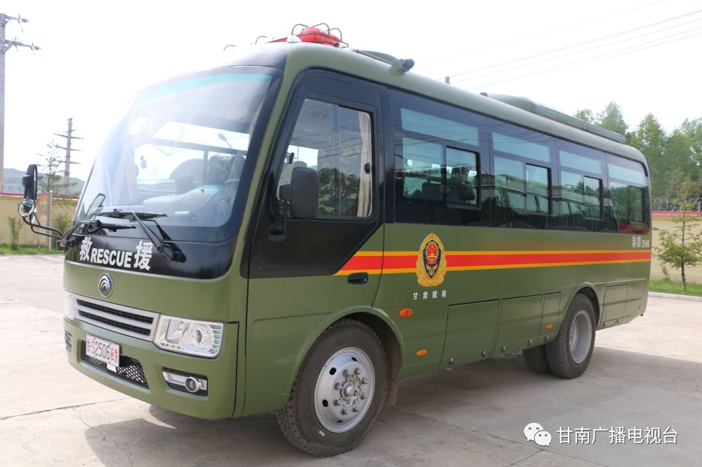 新形象帅气合作森林消防大队完成消防救援车辆制式外观涂装工作