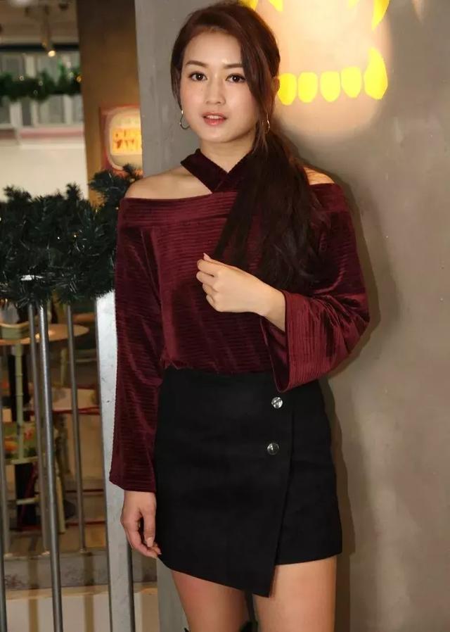 tvb力捧小花曾因"憎狗论"备受热议 自认讲话直率易得罪人_钟晴