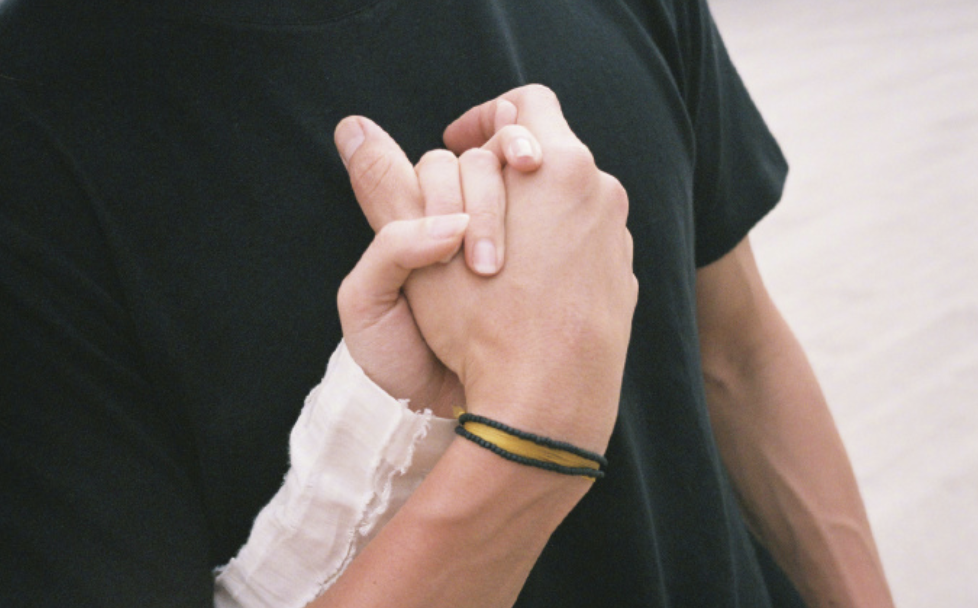 男友视角下的郭碧婷满面幸福与向佐手牵手秀恩爱狂撒糖