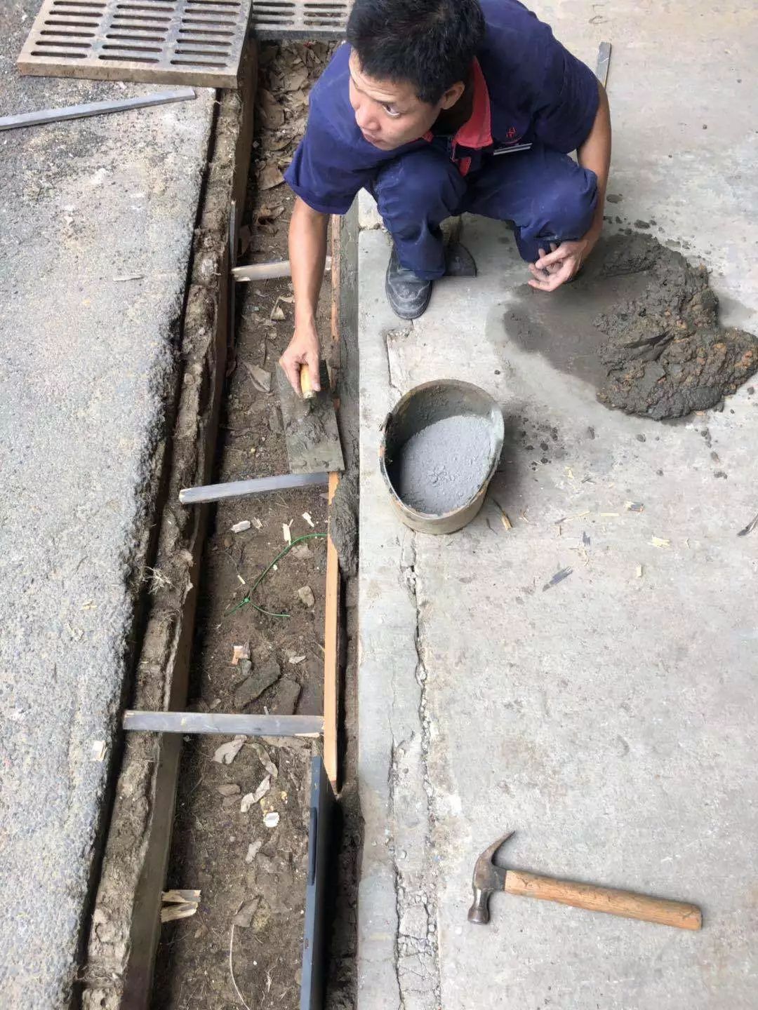 每周巡查设备房卫生照明消除隐患对破损道牙进行修复