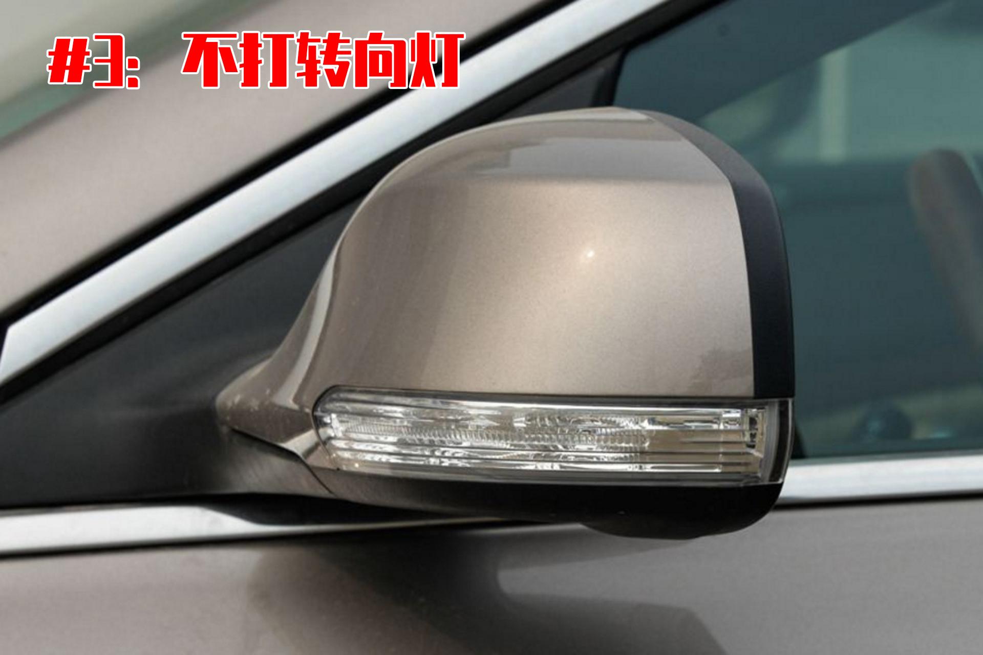 3,转弯不打转向灯一般情况,有路灯的道路,其实控制车速并不需要打开