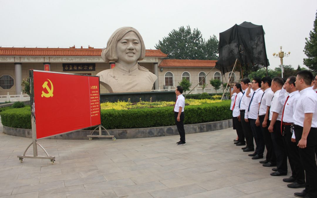 人社局全体党员干部到吕玉兰纪念馆参观学习!