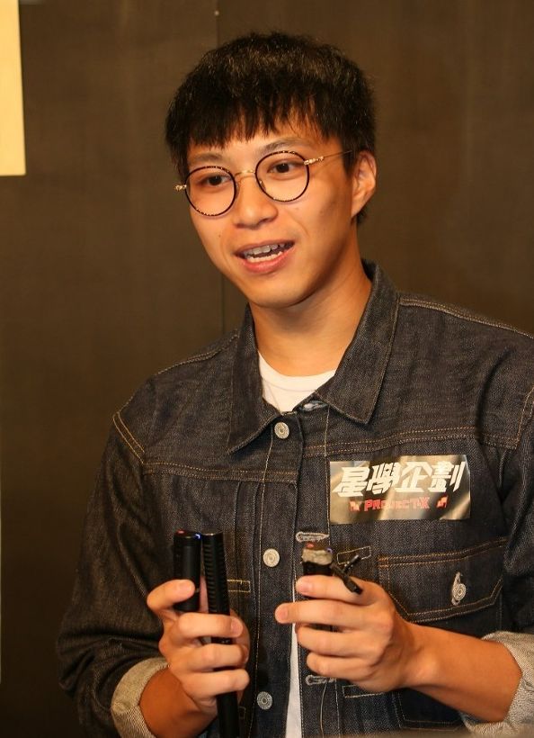 歌手吴业坤遭学生冷淡对待称我哋有代沟