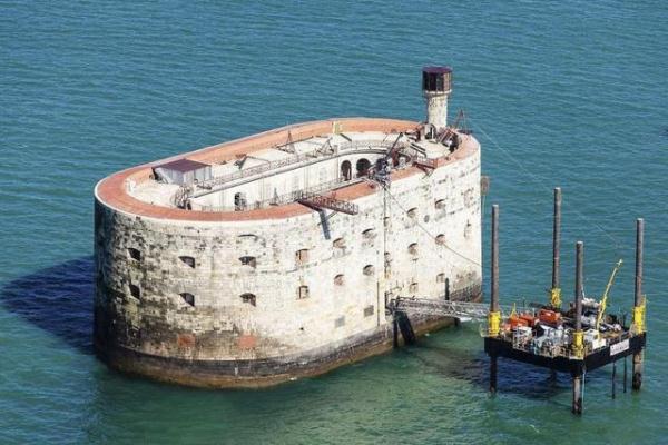 这个监狱不设狱警看管,犯人不关牢房可自由走动,却没人敢越狱