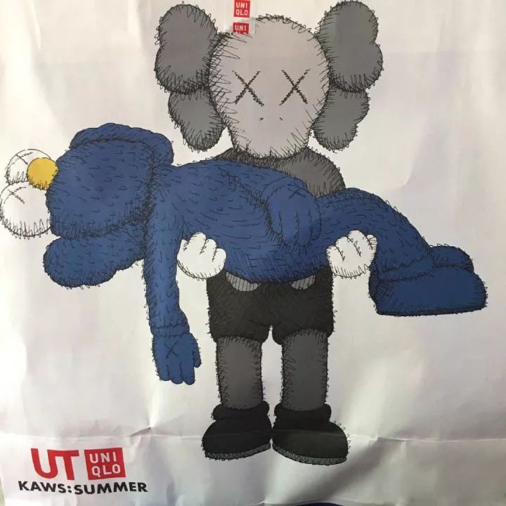 3秒被搶光的優衣庫聯名,是年輕人並不需要的偽潮偽精緻_kaws