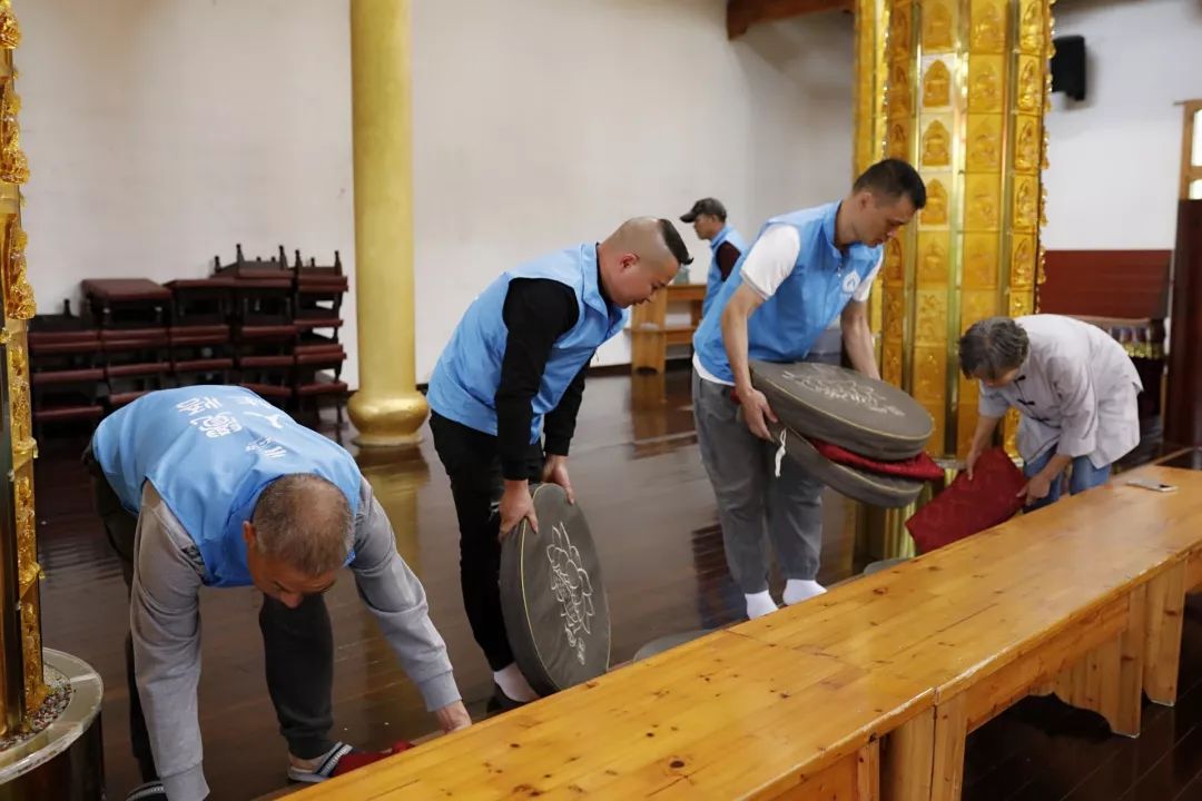 义工,你的名字是"菩萨"_寺院