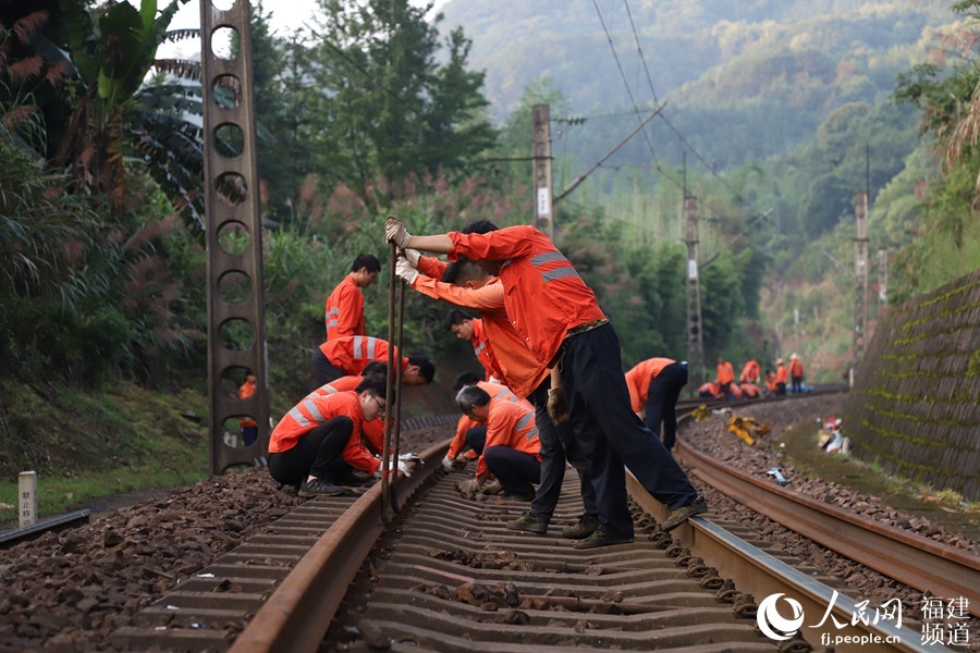 鐵路工人為鷹廈鐵路