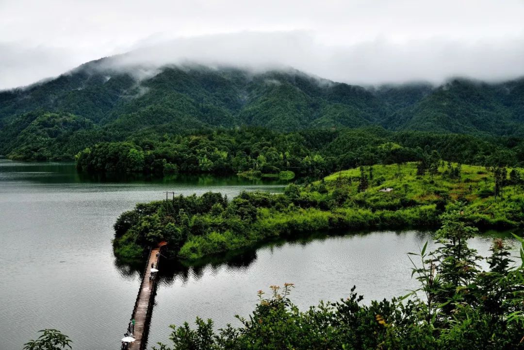 桥水库演绎人与水的精彩互动端午的龙舟在此竞渡浏水是惊艳的第一湾在