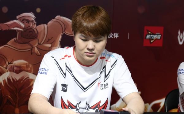 lpl某战队千万挖红米教练失败,jdg老板:欢迎其他队伍选手加盟_蓝柏清