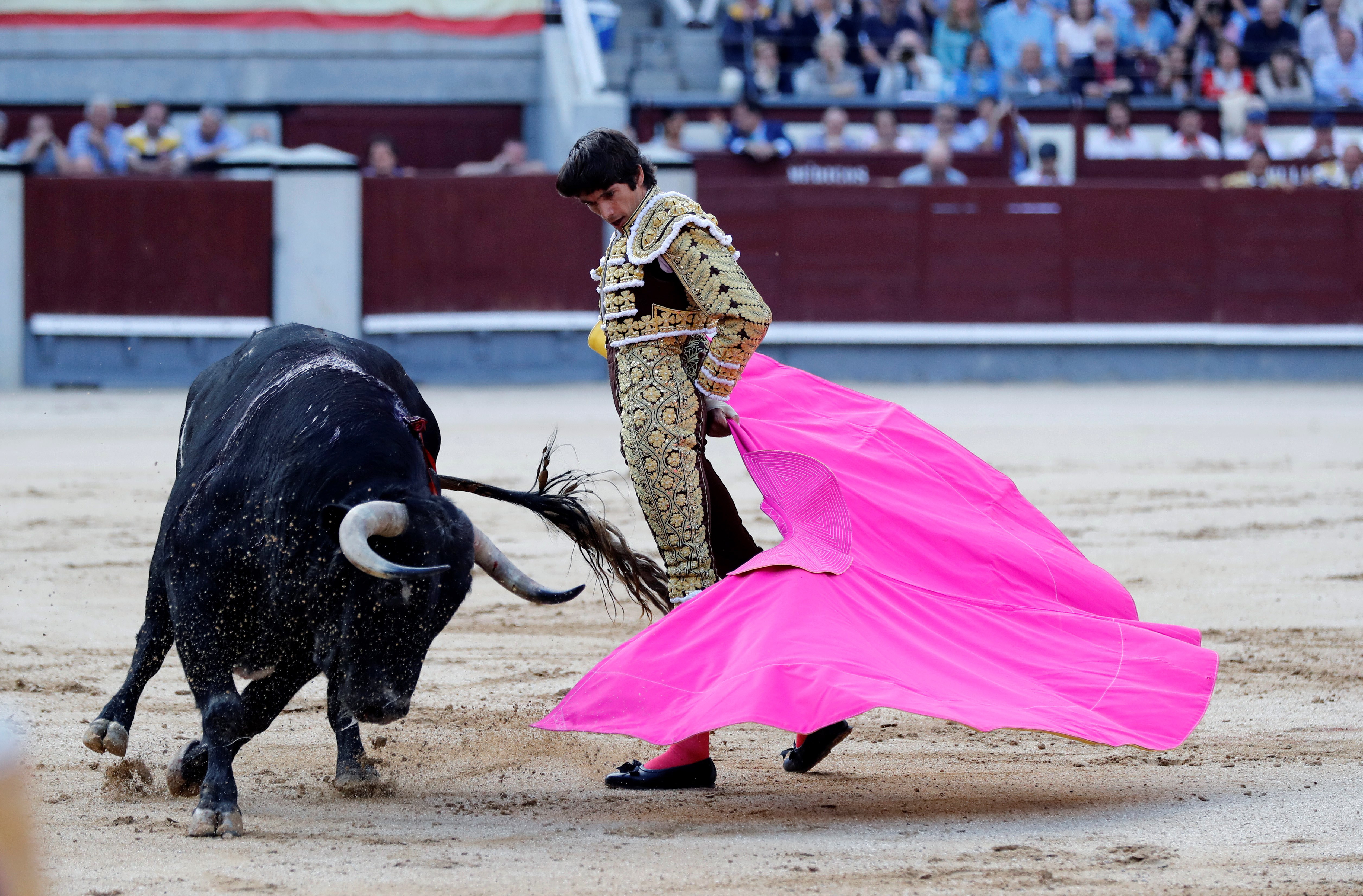 新华社照片,外代,2019年6月6日6月5日,在西班牙马德里,一名斗牛士在圣