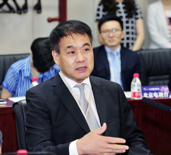 中国人民解放军总医院眼科黄一飞教授对于成年人来说,除了屈光不正以