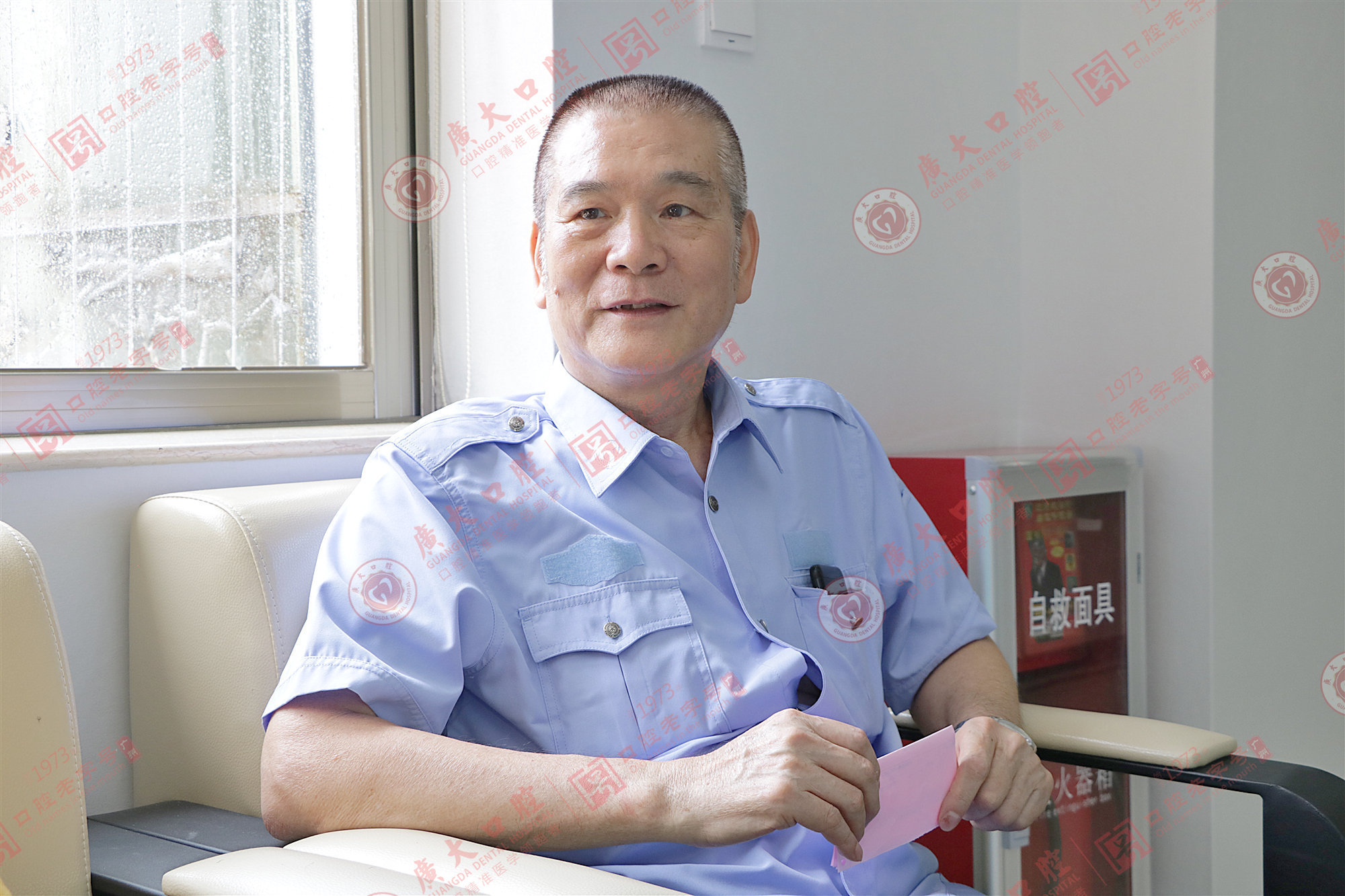 吴叔叔是地道老广,今年65岁,退休前是一名备受尊敬的人民警察.