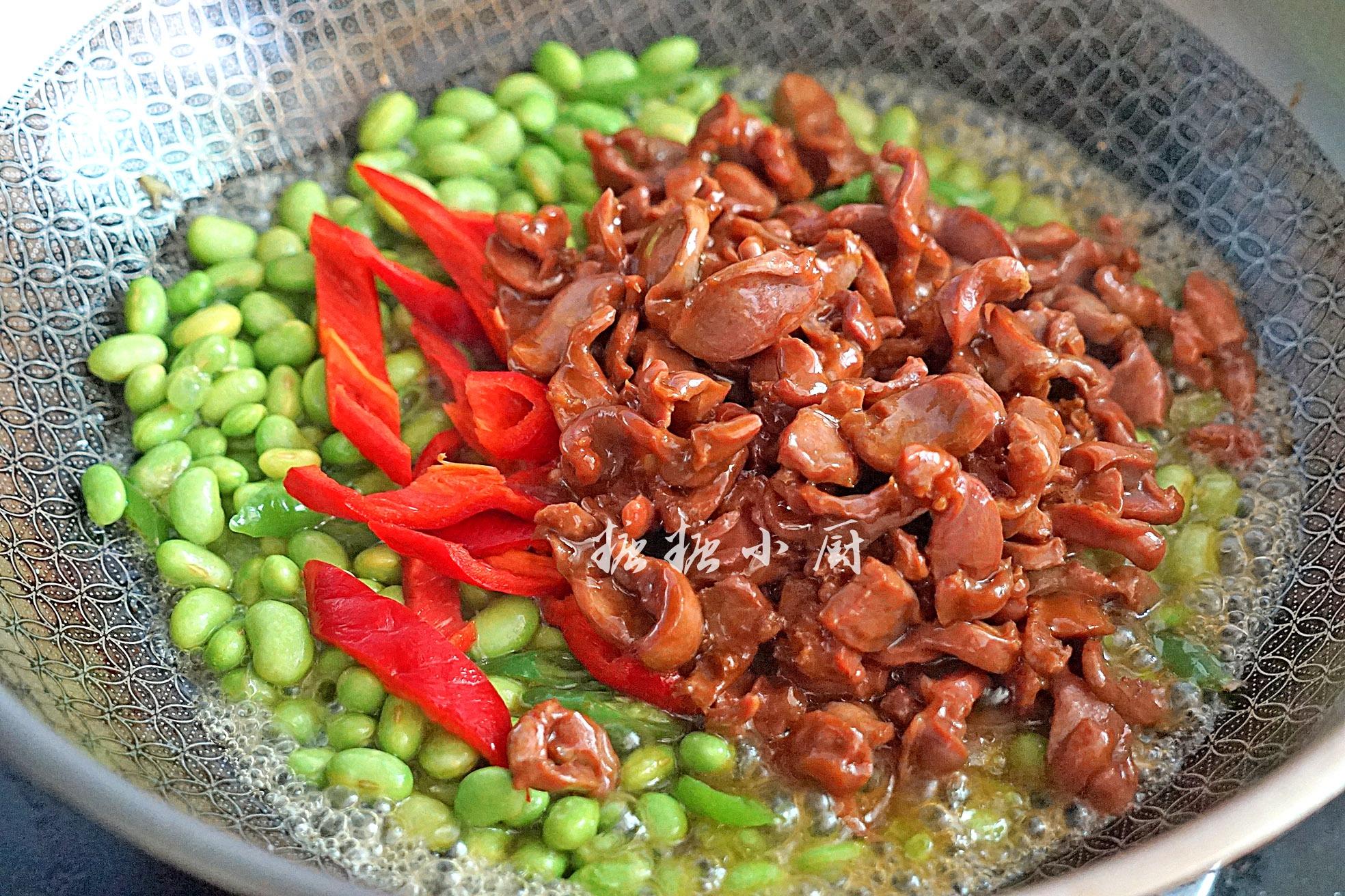 鸡胗和毛豆真是天生一对,这样炒好吃又下饭,端午家宴这菜少不了