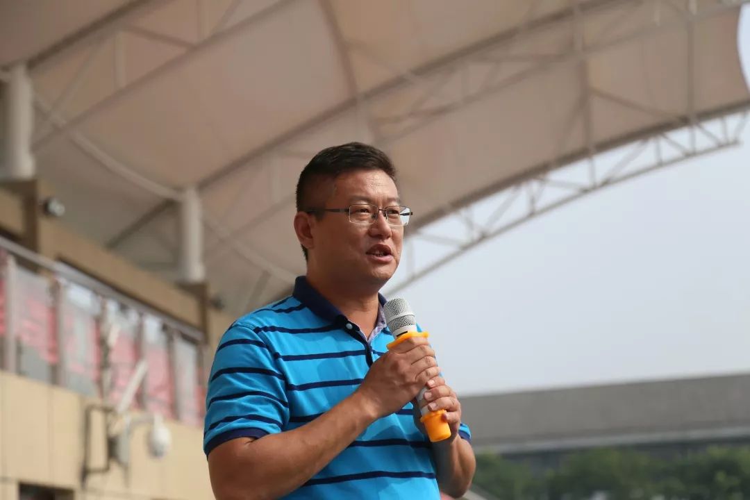 献上七色之花祝福初三学子中考凯旋