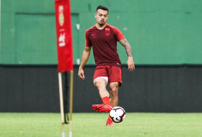 李可:入选国足逐渐实现梦想 希望能得到8号球衣