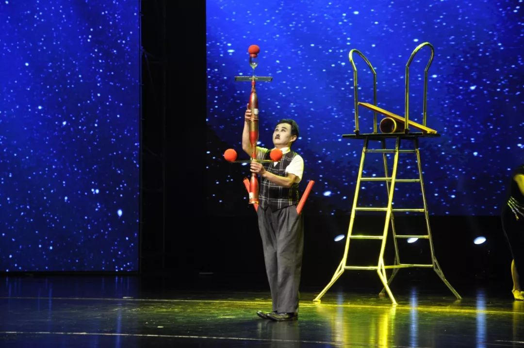 快乐卓别林—顶技