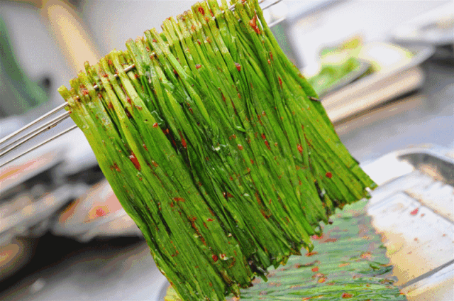 龙虾节来袭每天100斤小龙虾啤酒免费送羊肉串一元一串召唤吃虾狂魔