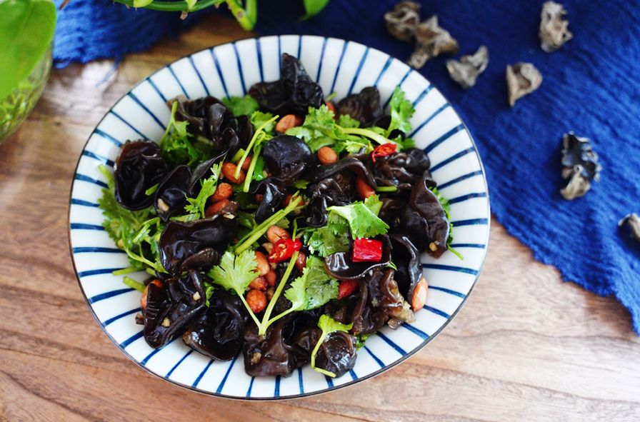 2014年雾霾大爆发的时候,民间都要把黑木耳推崇称为"清肺良药",认为