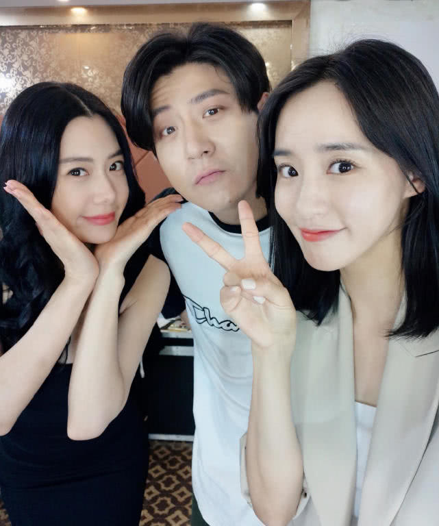 原创王智合影克拉拉两大女神你更喜欢谁网友肯定是都很喜欢