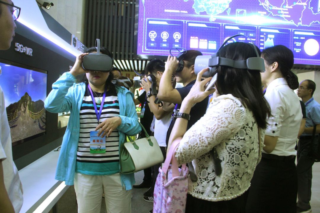 了一个5g极速下的全景直播,云vr等融合最新科技元素的多场景体验区