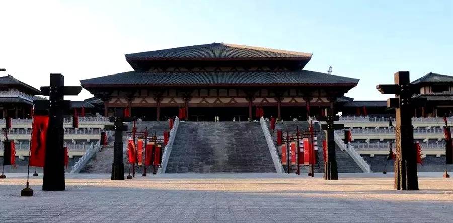 秦汉时期因国力富强,古代建筑出现了发展高潮,木结构已经趋于成熟,在