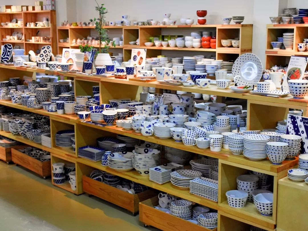 好看轻薄的日本食器用它吃饭赏心悦目