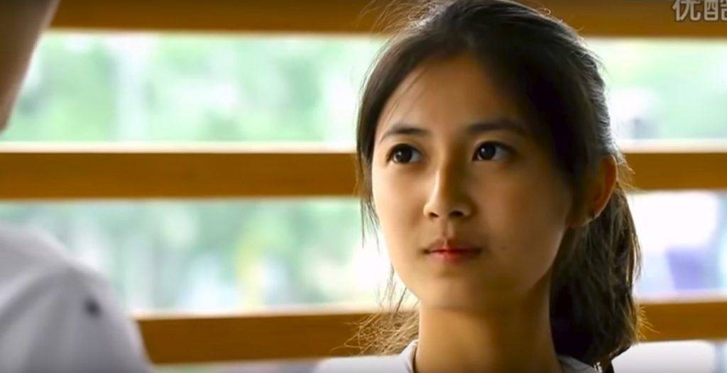 靓女的陈年旧照,而陈钰琪亦被指是人工美女,但看完他大学时期的旧照