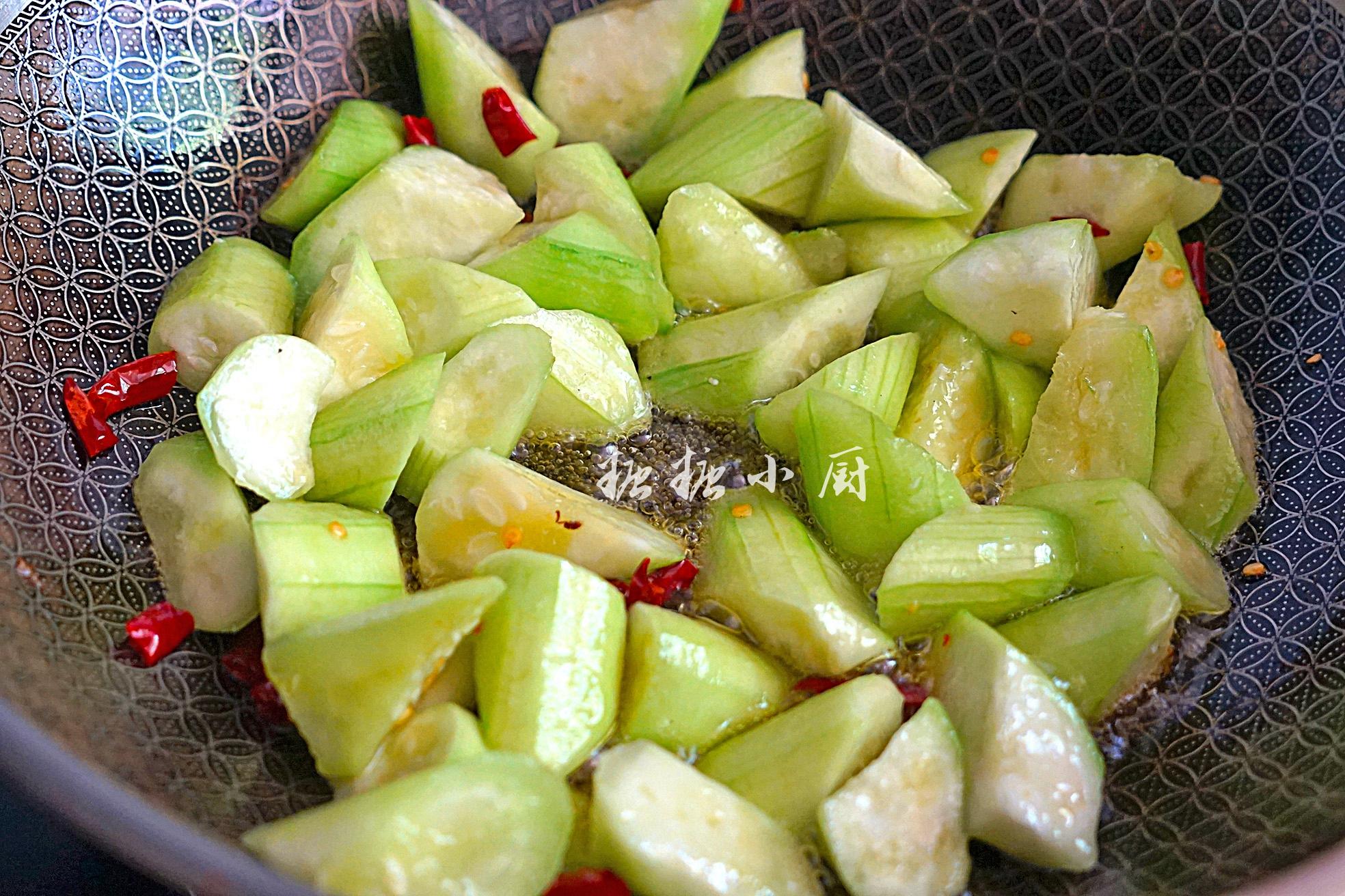 夏天没食欲,我家必吃这瓜,解暑又解腻,比吃大鱼大肉更下饭