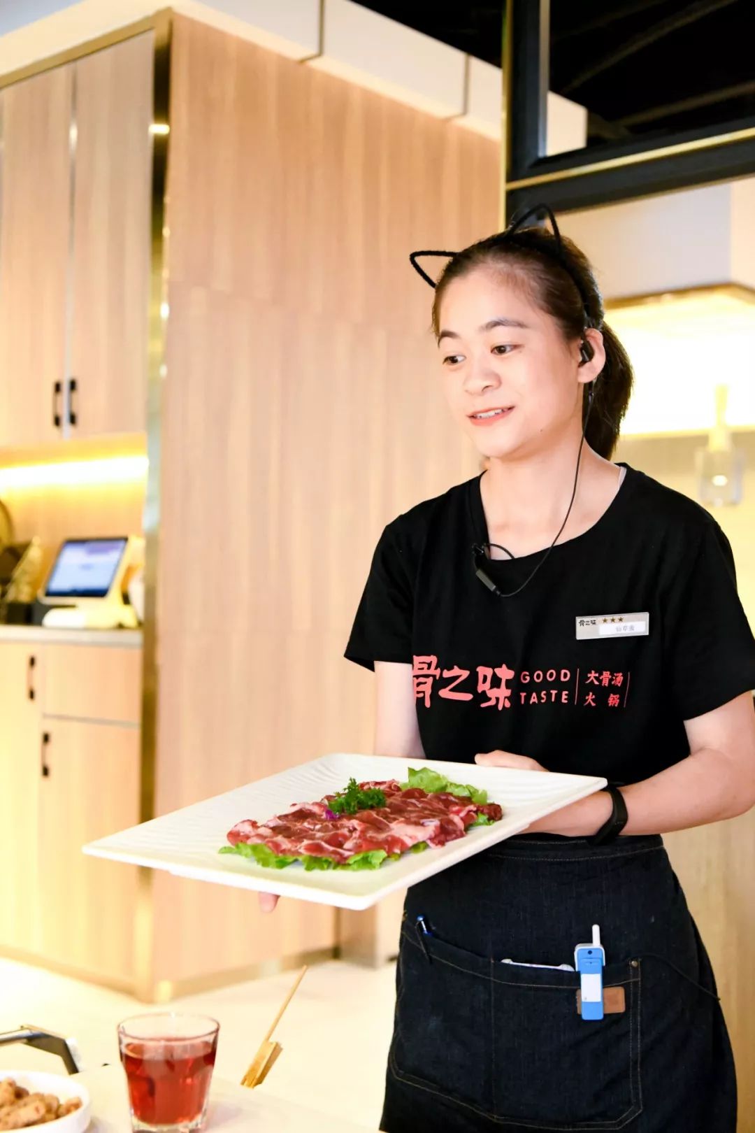 厦门火了13年的骨之味来了熬满4小时才上桌吃起来不用手