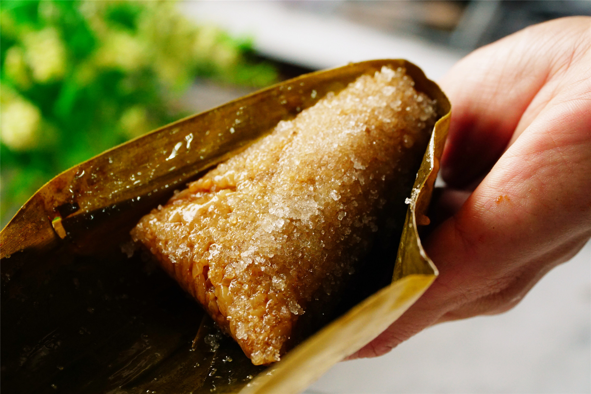 原创甜糯米加蜜枣还要蘸白糖吃,北方人吃粽子到底多甜才算甜?