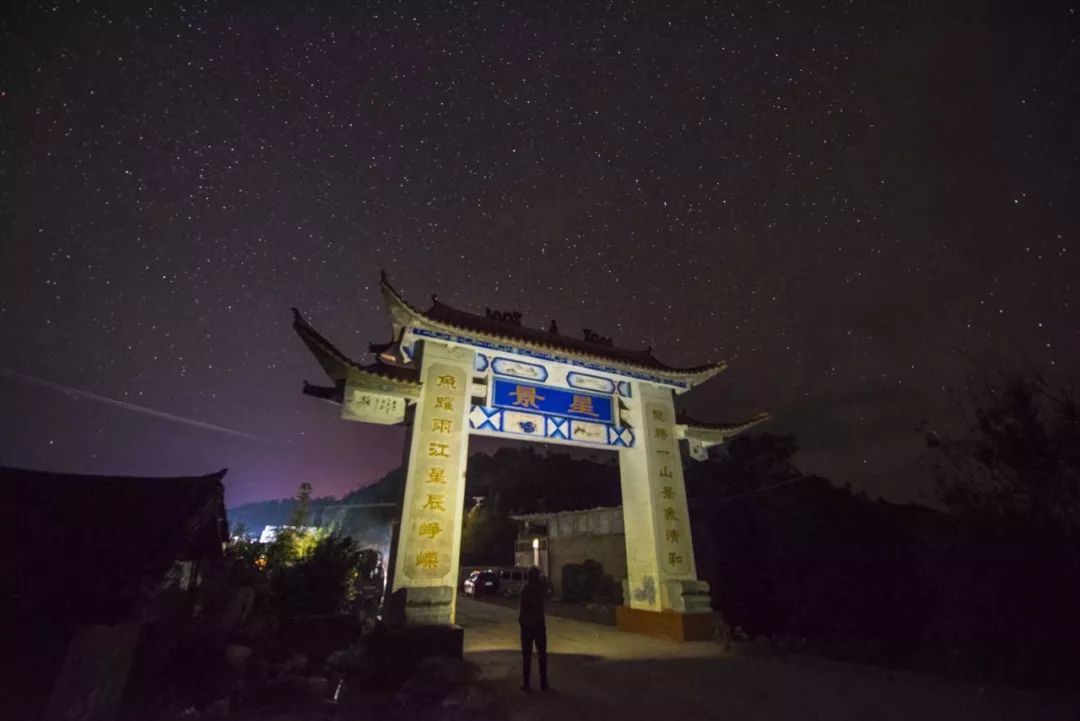 洒次凤凰窝一团和气意