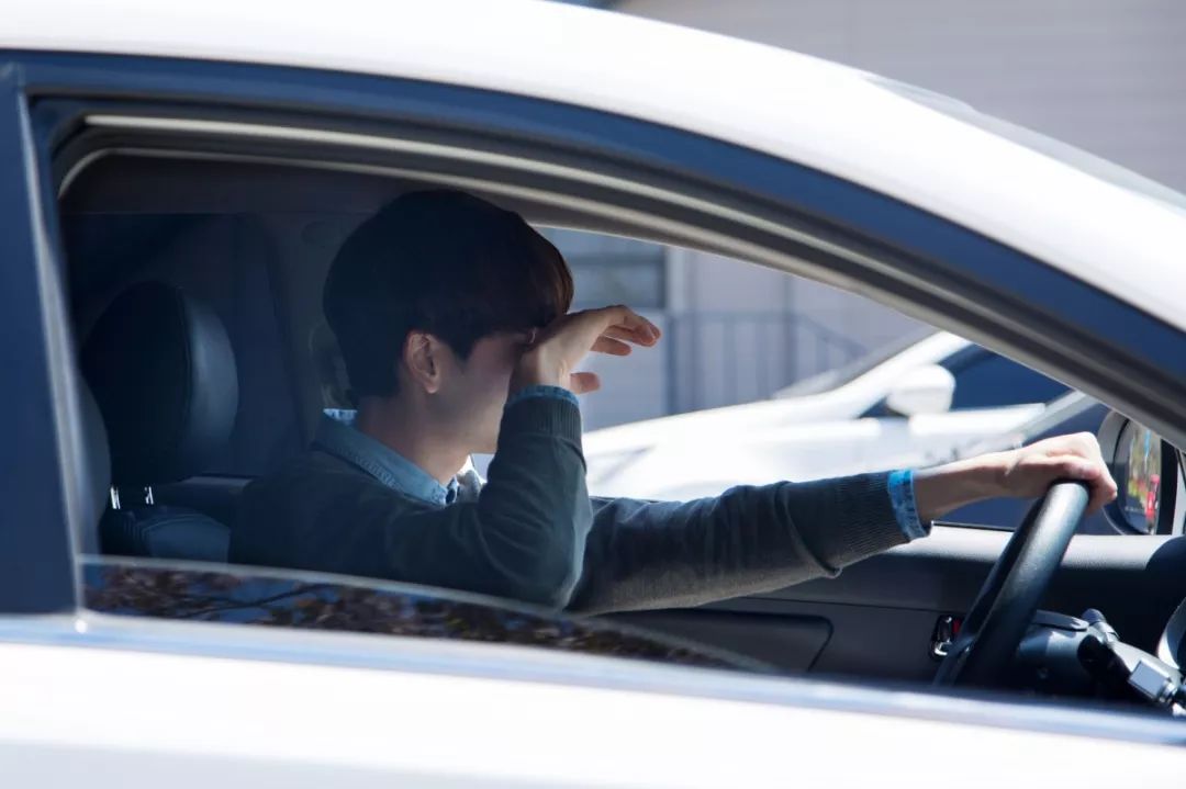 开车时总犯困?掌握这几招告别疲劳驾驶!