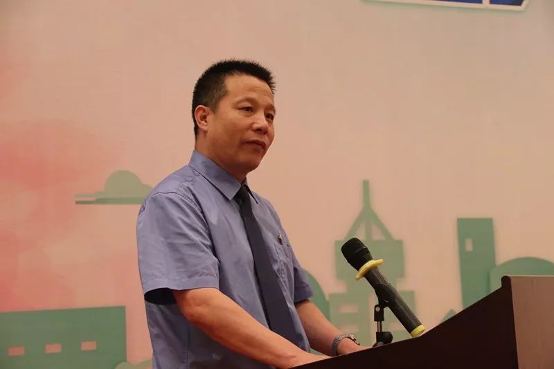 活动伊始,天津港保税区工委副书记毕光庆同志上台致辞.