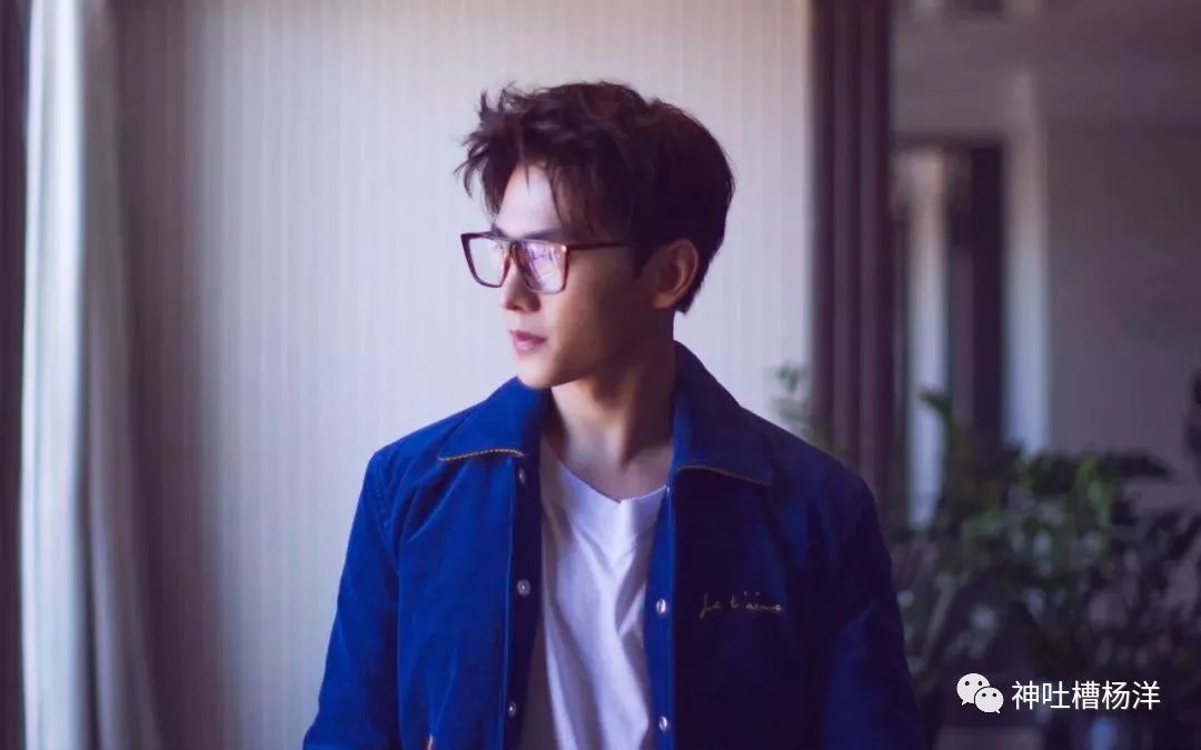 面若中秋之月,色如春晓之花,,鬓若刀裁,眉如墨画,面如桃瓣,目若秋波.