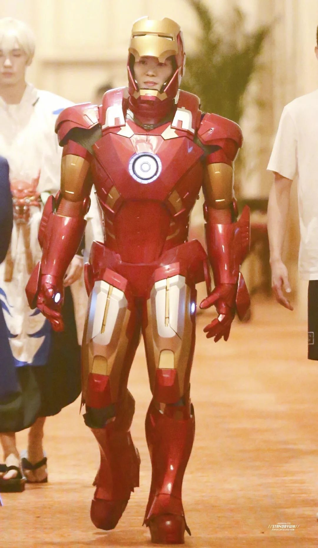 李汶翰cos的钢铁侠又搞笑又帅气,好酷一男的.